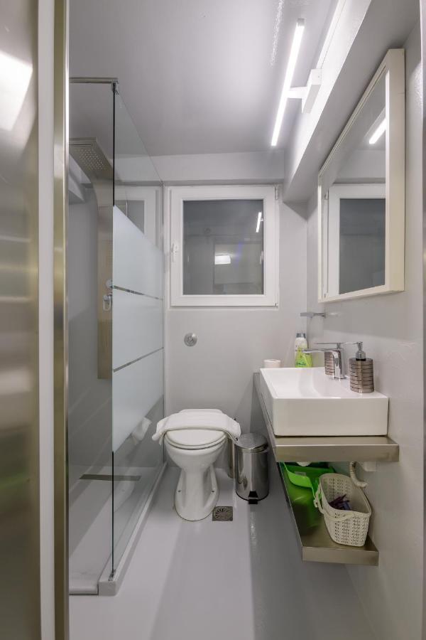 Fully Renovated Underground Flat In Pagrati Apartment เอเธนส์ ภายนอก รูปภาพ
